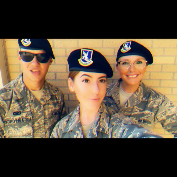 Meet your Posher, Taylor - Picture 6 of 8